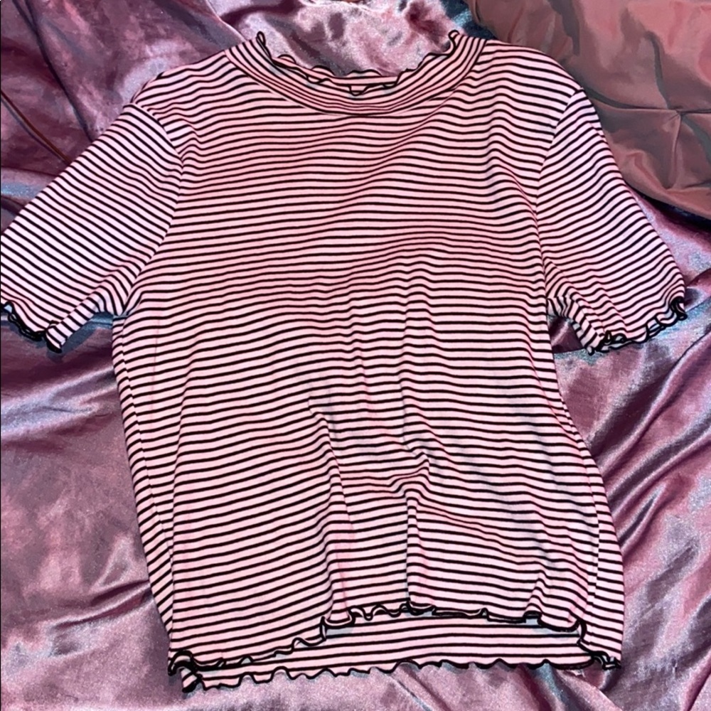 Cute fitted// semi cropped